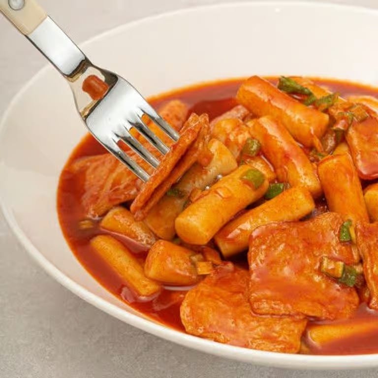 Spicy Rice Cake (Dduk Bokki).